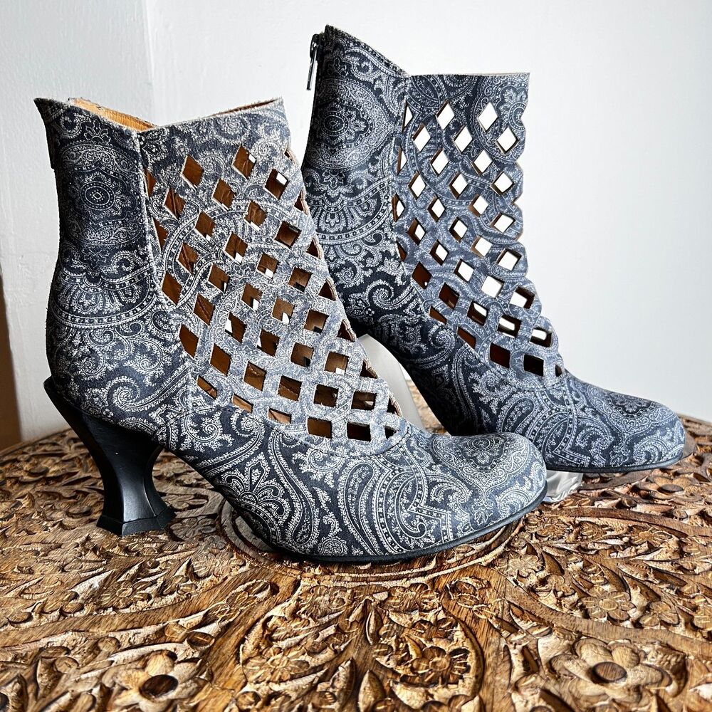 John Fluevog | Murillo | Baroque | Grey Paisley | Diamond Perforated Boot | Sz 6